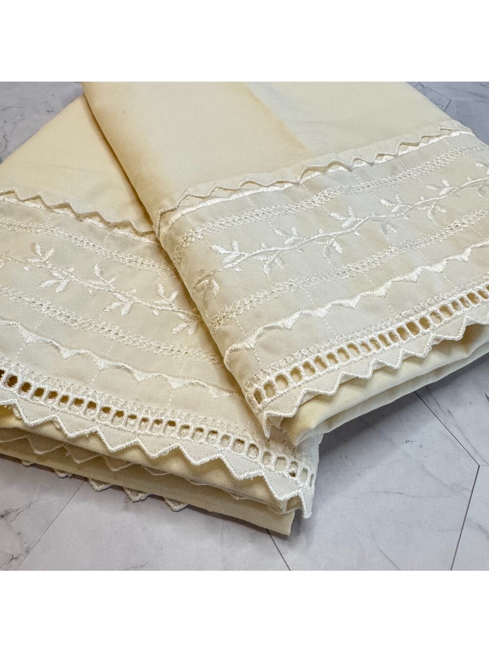 Set of 2 King Size Pillowcases Cream Embroidered Eyelet Floral Martex in EUC
